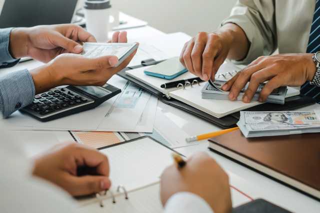 Rivermate | EOR vs Solutions de paie : Quelle est la différence ?