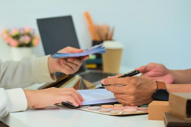 Rivermate | EOR vs Payroll Solutions: What’s the Difference?