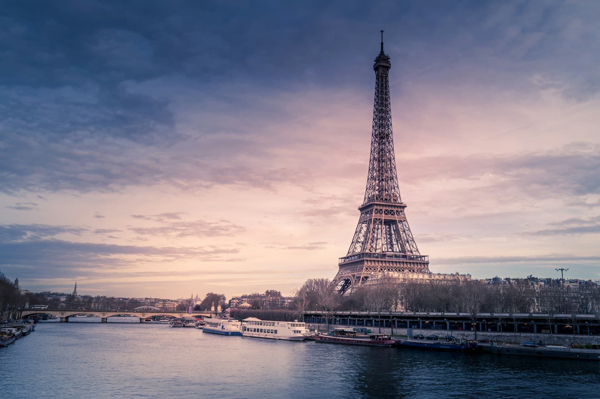Rivermate | Employer of Record (EOR) en Francia – Su guía completa para contratar en el extranjero