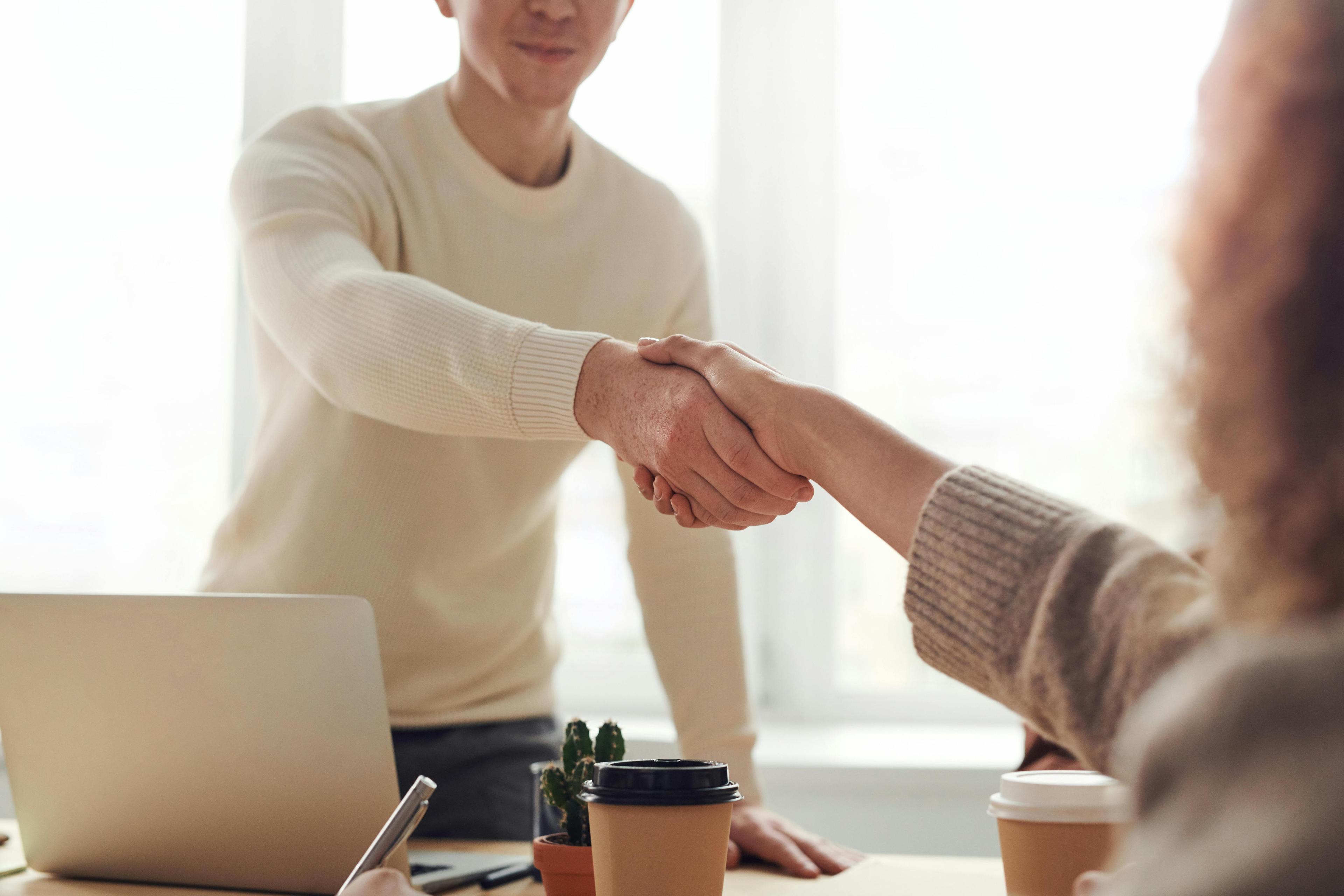 Rivermate | Diferencias explicadas: 1099 Contractors vs. Empleados W-2