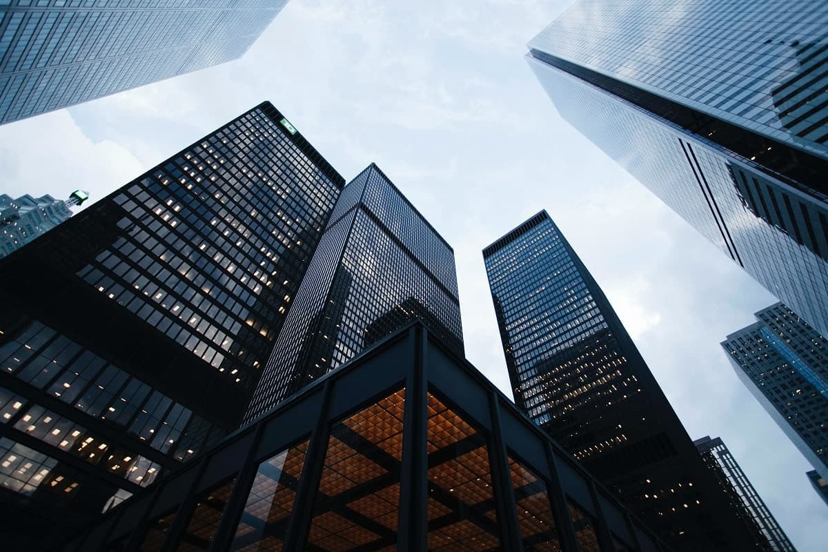 Rivermate | Les avantages et inconvénients de l'embauche d'un Employer of Record (EOR)