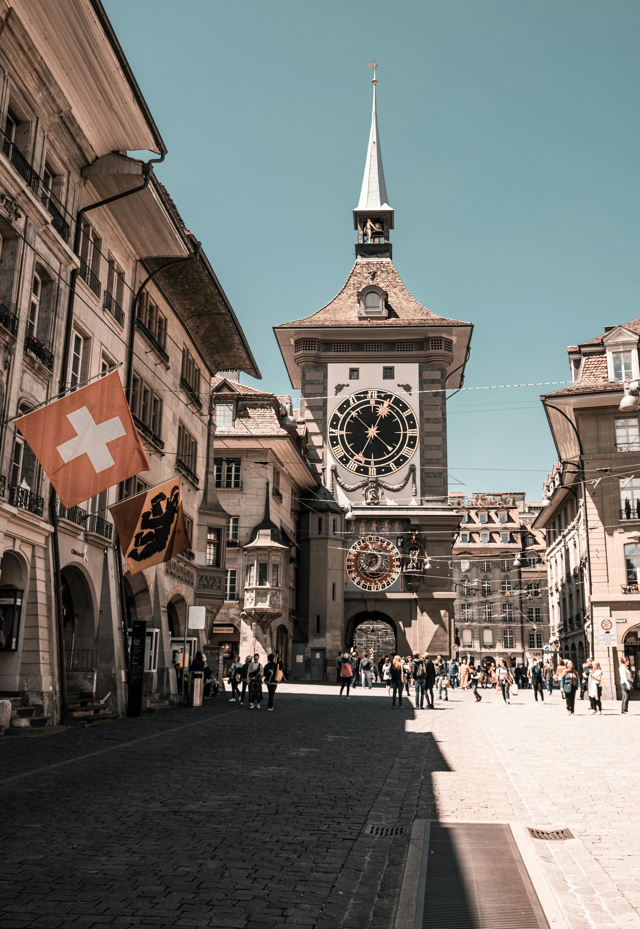 Rivermate | Guide 2024 : Obtenir des permis de travail et des visas en Suisse