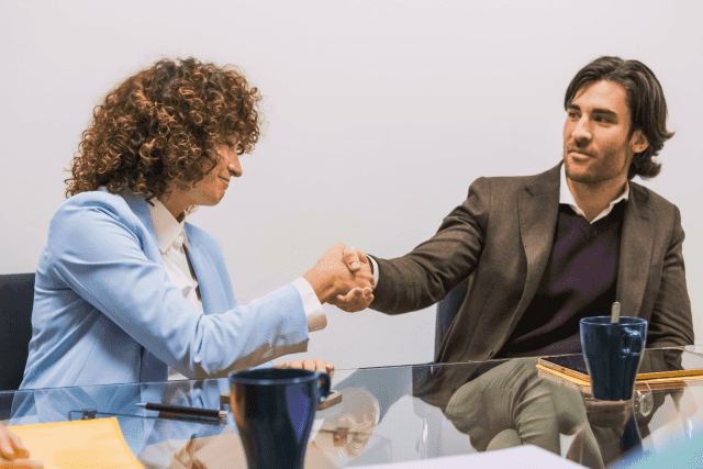 Rivermate | EOR vs. Contractor – Quelle est la différence clé ? (2025)