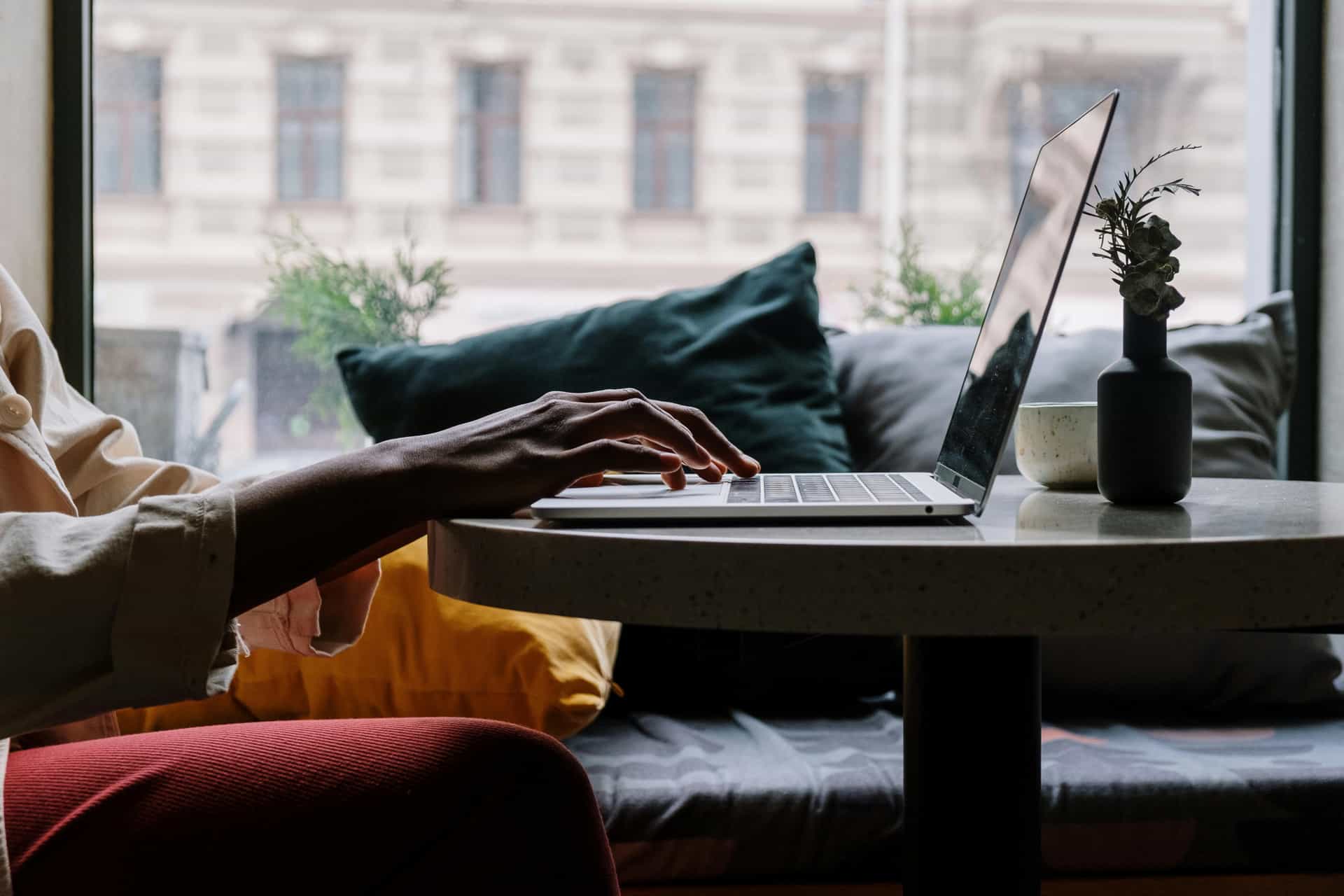 Rivermate | Comment utiliser l'IA pour optimiser la gestion des employés à distance